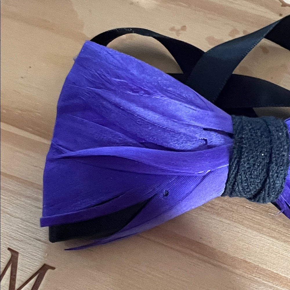 Spring collection feather bow tie - Picture 3 of 4